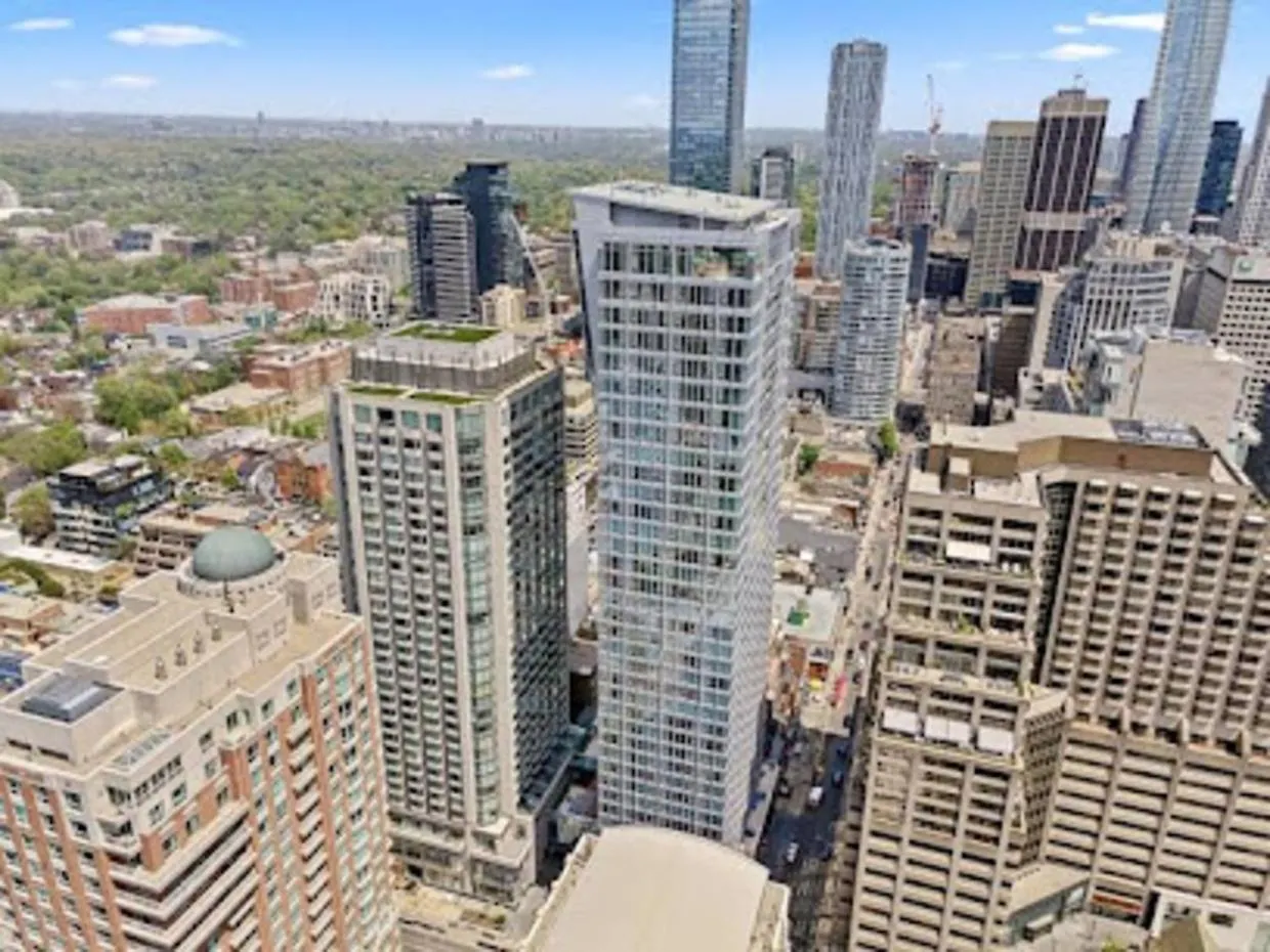 Luxury 2-Bedroom Apartment In Yorkville With The Best City View In Downtown Toronto