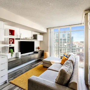  Apartment Beautiful By Cn Tower