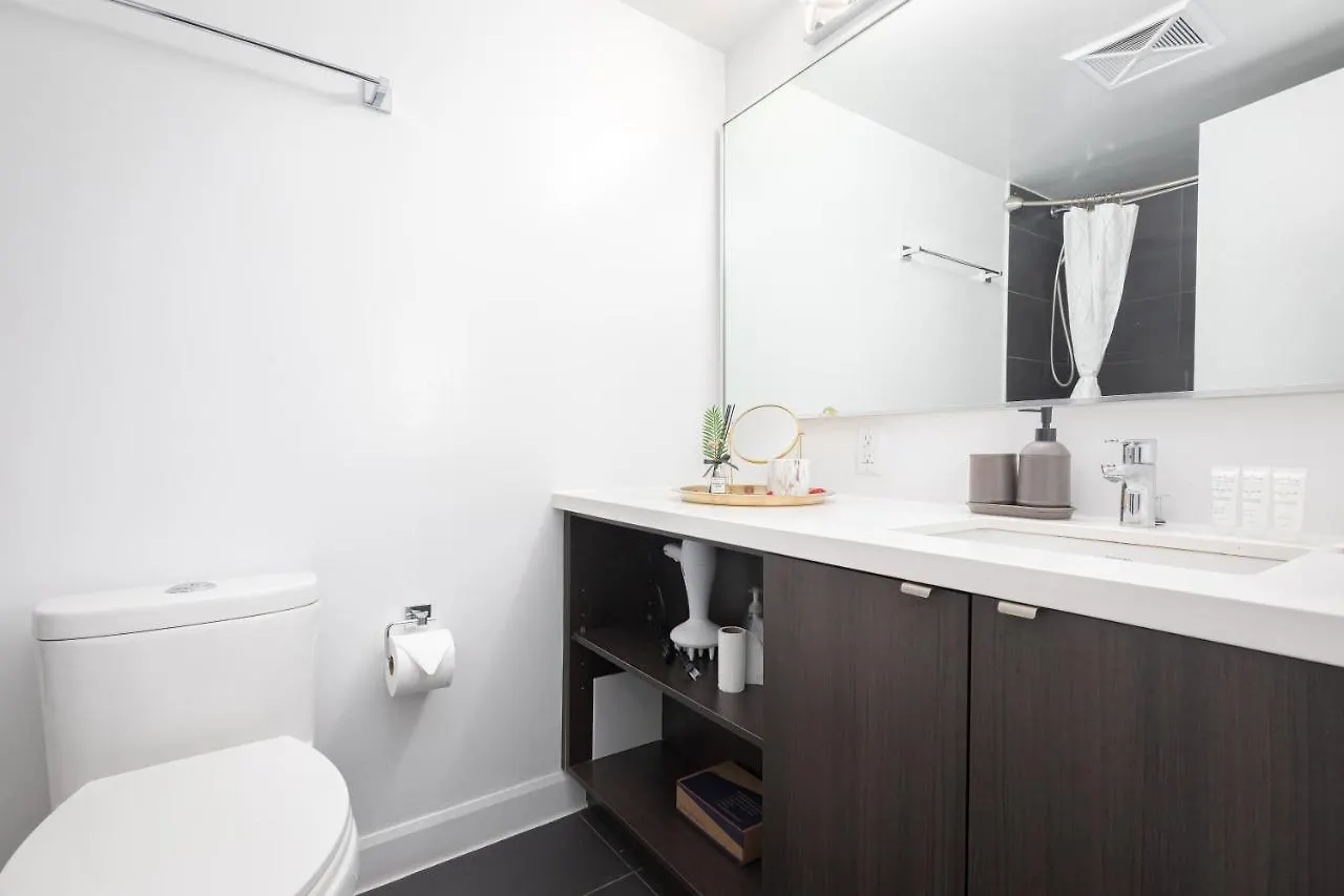 Luxury 2-Bedroom Apartment In Yorkville With The Best City View In Downtown Toronto