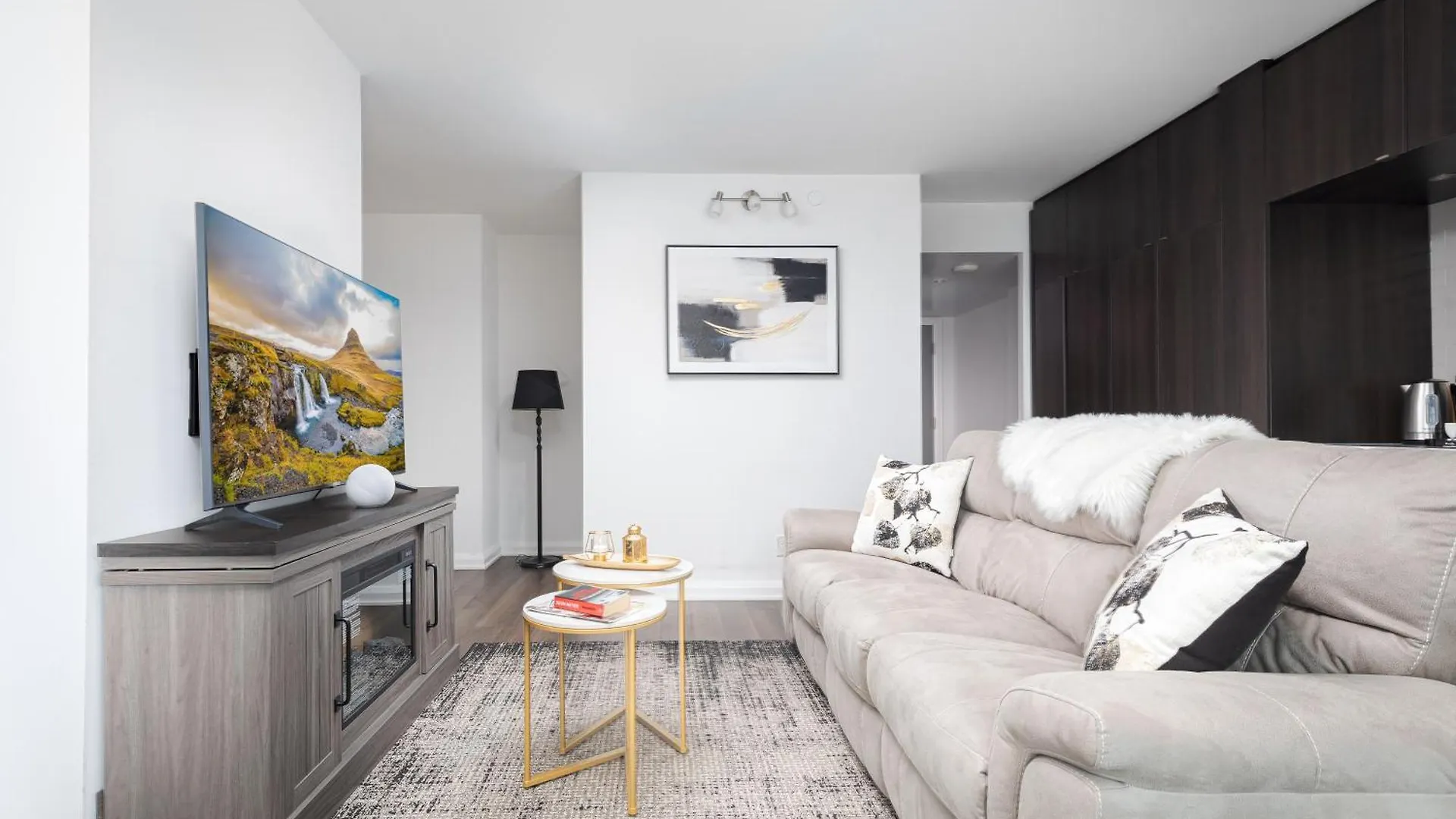 Luxury 2-Bedroom Apartment In Yorkville With The Best City View In Downtown Toronto 0*,