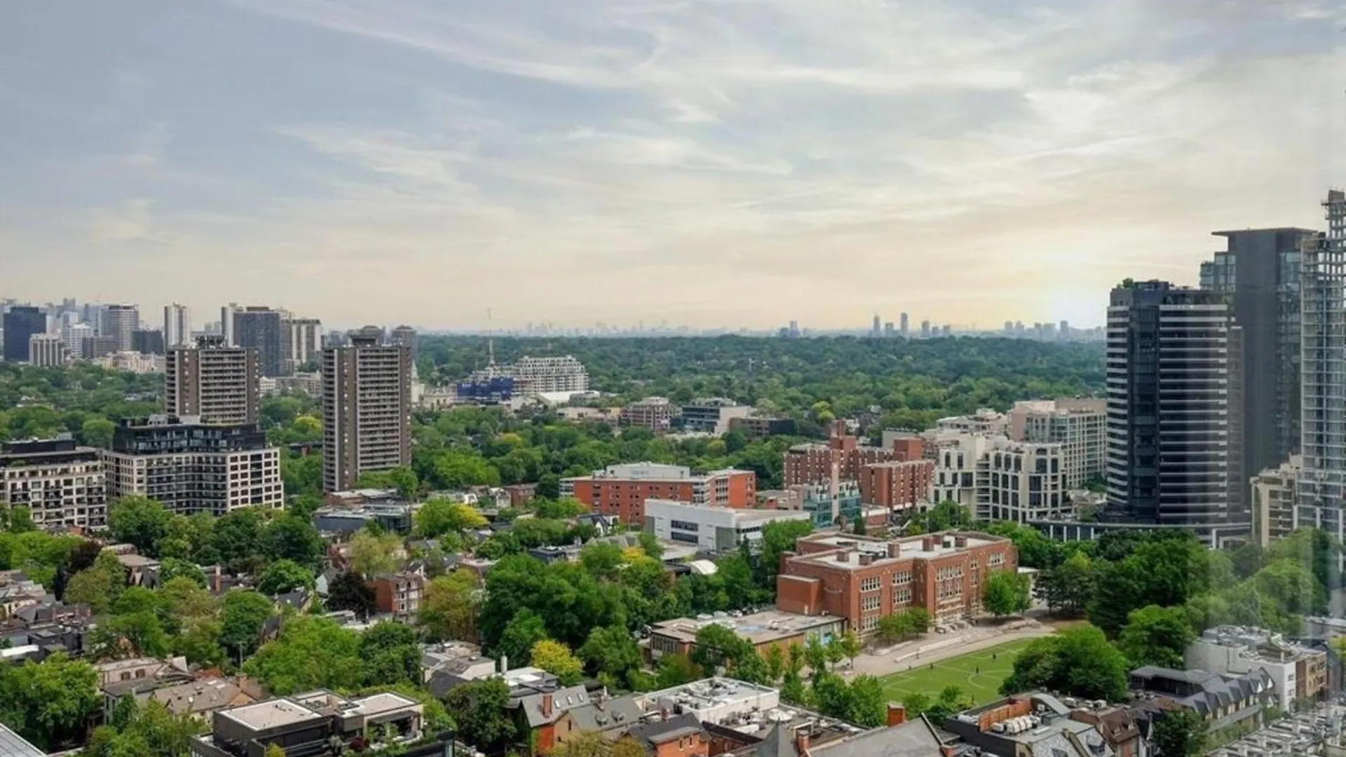 Luxury 2-Bedroom Apartment In Yorkville With The Best City View In Downtown Toronto